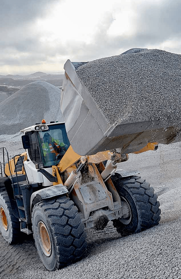 Vi har dæk til alle slags køretøjer i industrien. Uanset om det er til lastvogne, kraner, trailere, trucks eller andre.